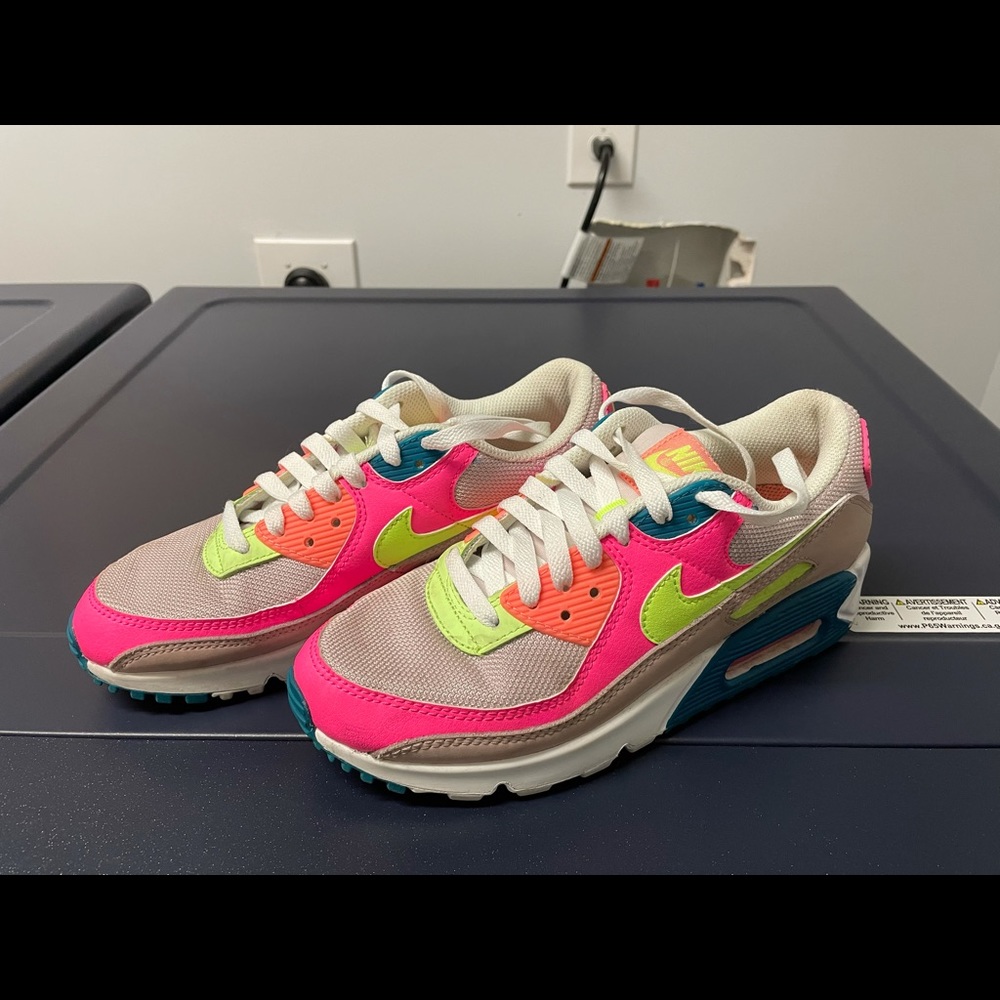 NIKE AIR MAX